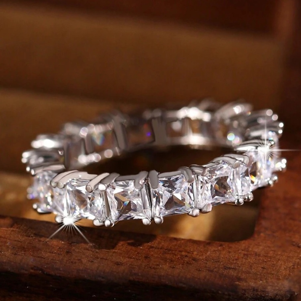 Elegant Ellipse Ring